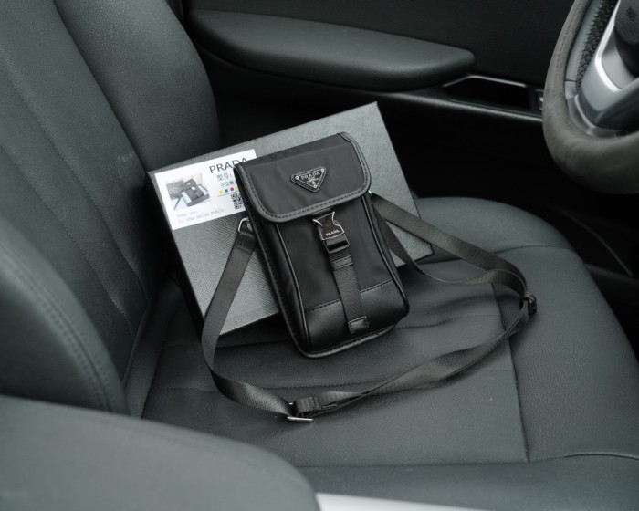 高品質 プラダ コピー PRADA 斜め掛けショルダーバッグ