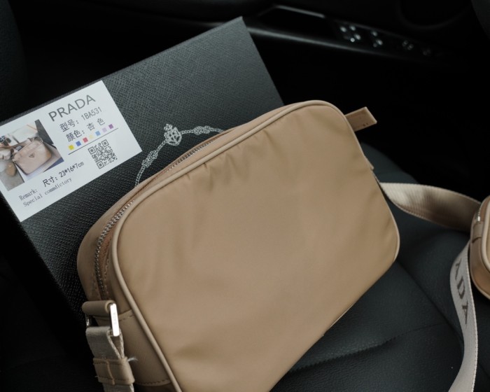 大人気 プラダ n級品 PRADA 斜め掛けショルダーバッグ