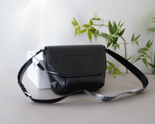 一目惚れ♪ プラダ 激安偽物 PRADA クロスショルダーバッグ