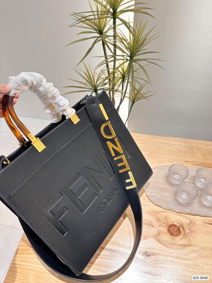 高品質 フェンディ n級品 ショルダーバック
