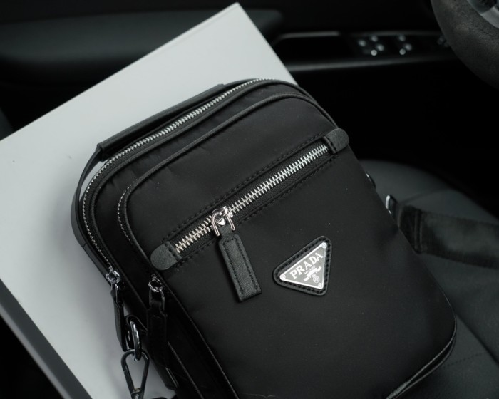 新作 プラダ コピー PRADA 片肩クロスバッグ