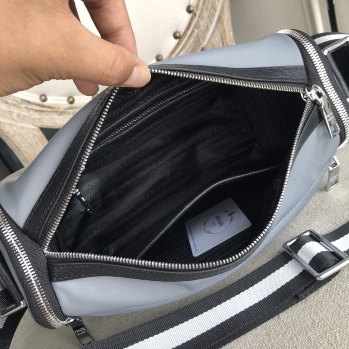 大人気 プラダ n級品 PRADA 最新デザインのプラダパラシュート防水布と輸入オリジナル革カジュアルクロスバッグ