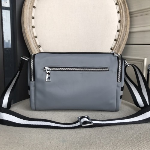 大人気 プラダ n級品 PRADA 最新デザインのプラダパラシュート防水布と輸入オリジナル革カジュアルクロスバッグ