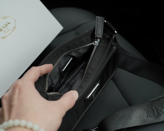 【話題商品！】プラダ 偽物通販 PRADA 片肩クロスバッグ