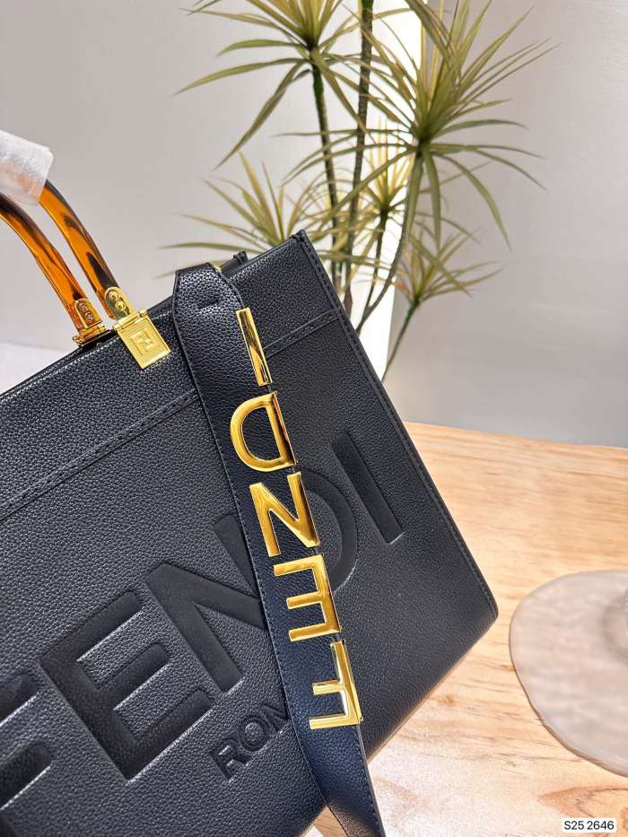 高品質 フェンディ n級品 ショルダーバック