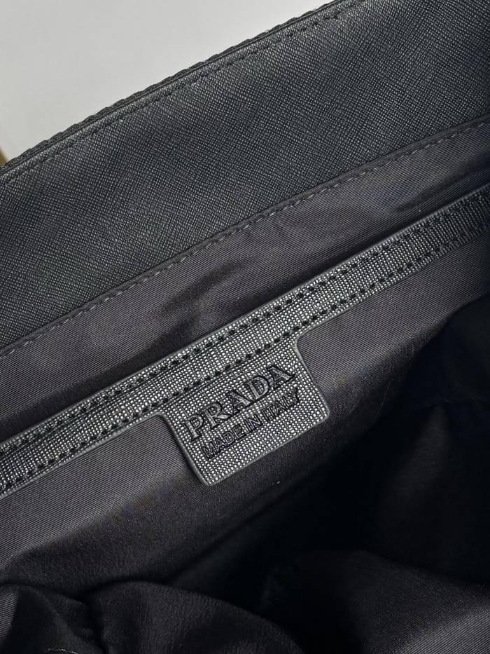 大人気 プラダ コピー PRADA デザインプラダナイロン布と輸入子牛革リュック