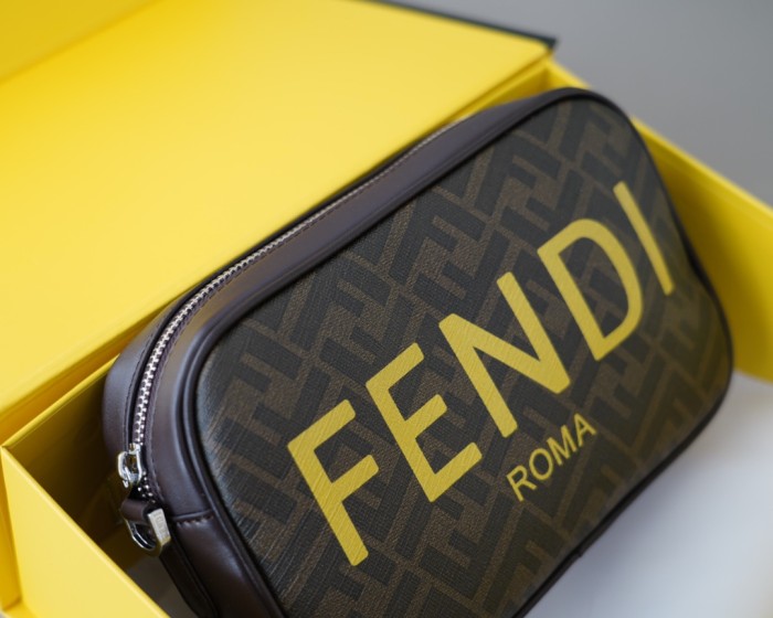 【話題商品！】フェンディ 激安偽物 斜め掛けショルダーバッグ