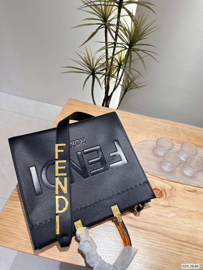 高品質 フェンディ n級品 ショルダーバック