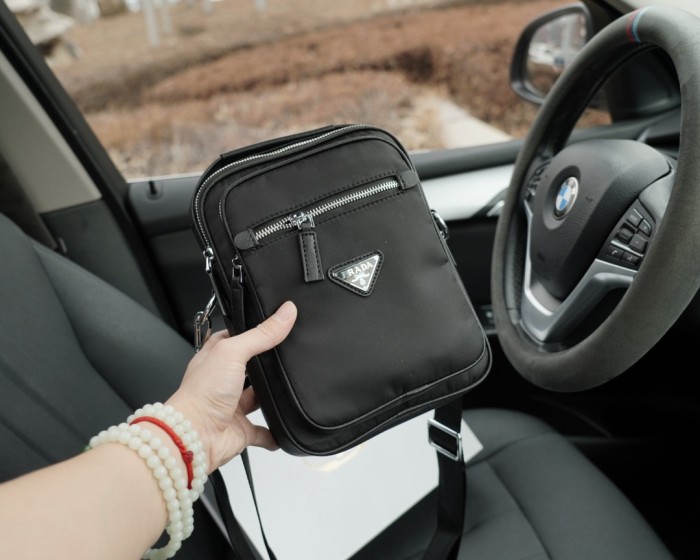 新作 プラダ コピー PRADA 片肩クロスバッグ