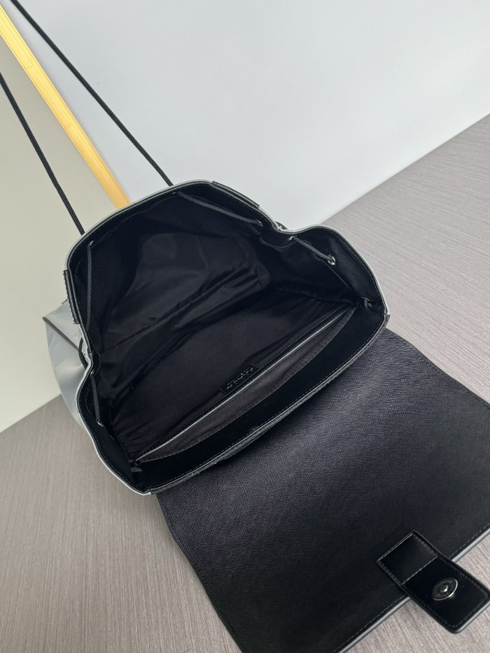 【限定】 プラダ n級品 PRADA デザインのナイロン布と輸入子牛革リュック