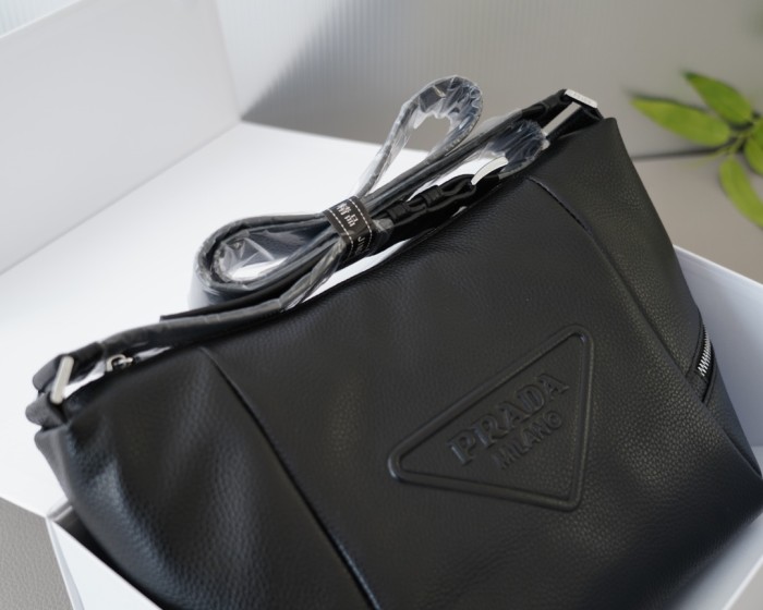 入手困難 プラダ コピーおすすめ PRADA 斜め掛けショルダーバッグ