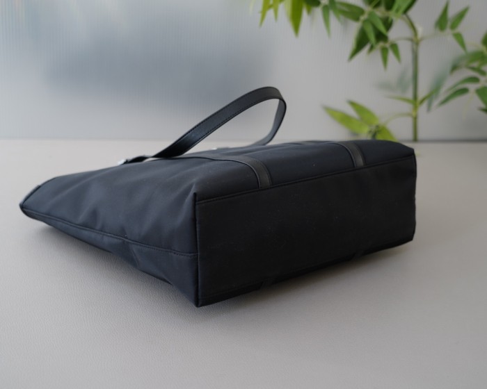累積売上総額第１位！プラダ 激安偽物 PRADA 手提げリュックサック