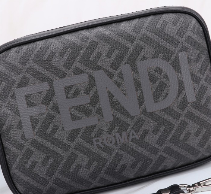 入手困難 フェンディ n級品 PVCグレーシルクプリントカメラバッグ