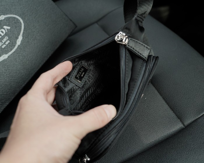 日本未入荷 プラダ コピーおすすめ PRADA ウエストバッグ