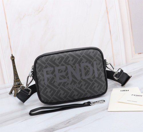入手困難 フェンディ n級品 PVCグレーシルクプリントカメラバッグ