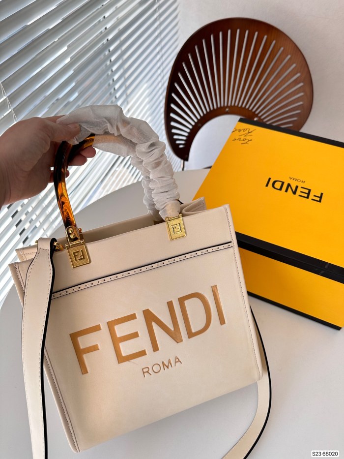 追跡付 フェンディ n級品 トットバッグ