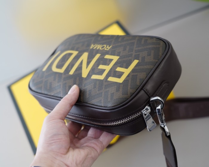【話題商品！】フェンディ 激安偽物 斜め掛けショルダーバッグ