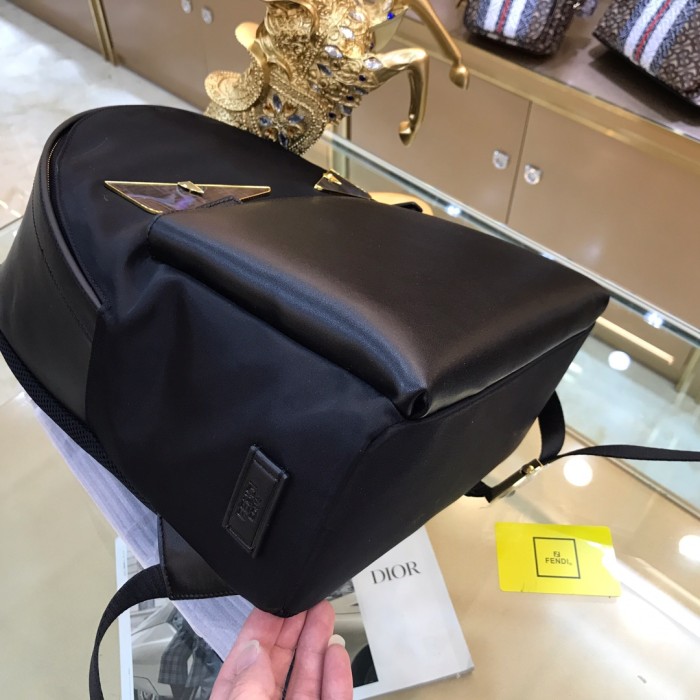 【限定】フェンディ コピー コーナーは最新型のリュック