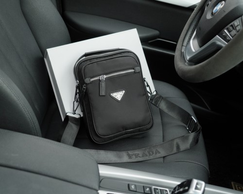 新作 プラダ コピー PRADA 片肩クロスバッグ