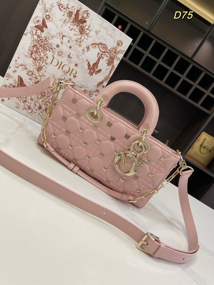 日本未入荷 ディオール 偽物通販 蝶 リベット 横版戴妃バッグ