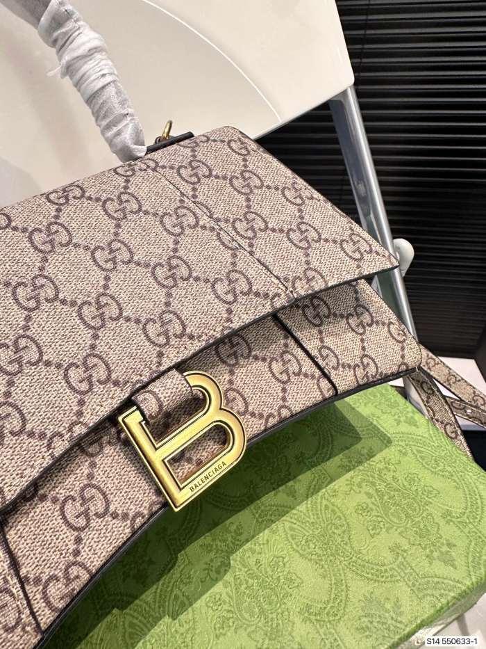 新作 GucciグッチxBalenciagaバレンシアガ コラボ限定の砂時計バッグ