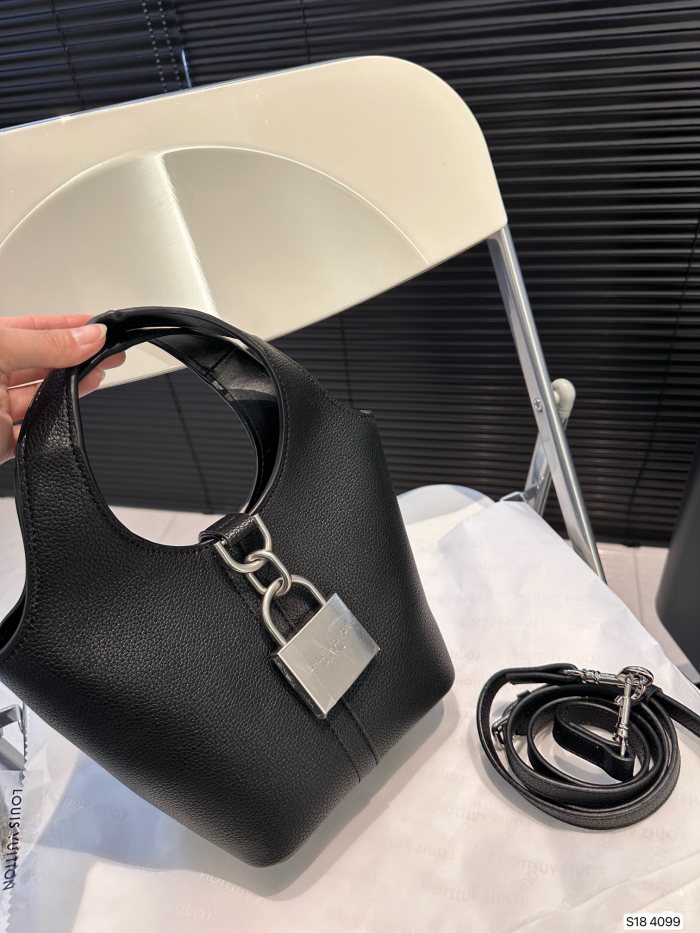 追跡付 バレンシアガ コピー Balenciaga のロックバッグ