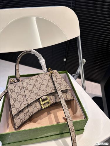 新作 GucciグッチxBalenciagaバレンシアガ コラボ限定の砂時計バッグ