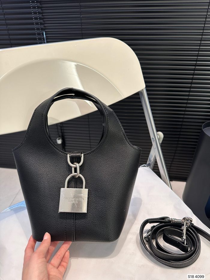 追跡付 バレンシアガ コピー Balenciaga のロックバッグ