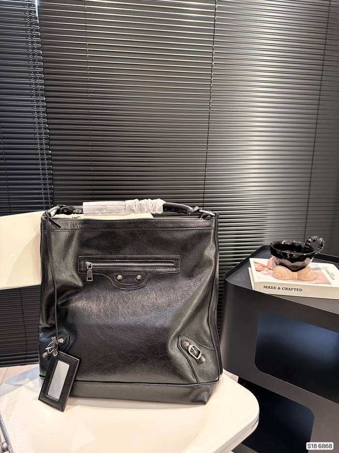 稀少 バレンシアガ 激安偽物 Balenciaga のバイクバッグ