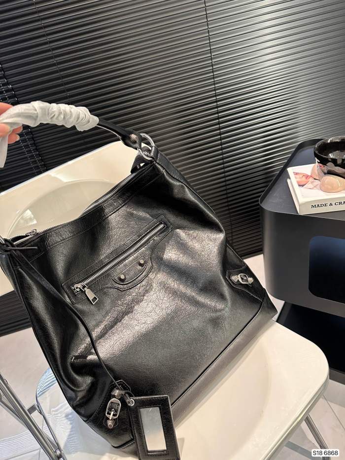 稀少 バレンシアガ 激安偽物 Balenciaga のバイクバッグ