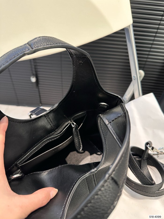 追跡付 バレンシアガ コピー Balenciaga のロックバッグ