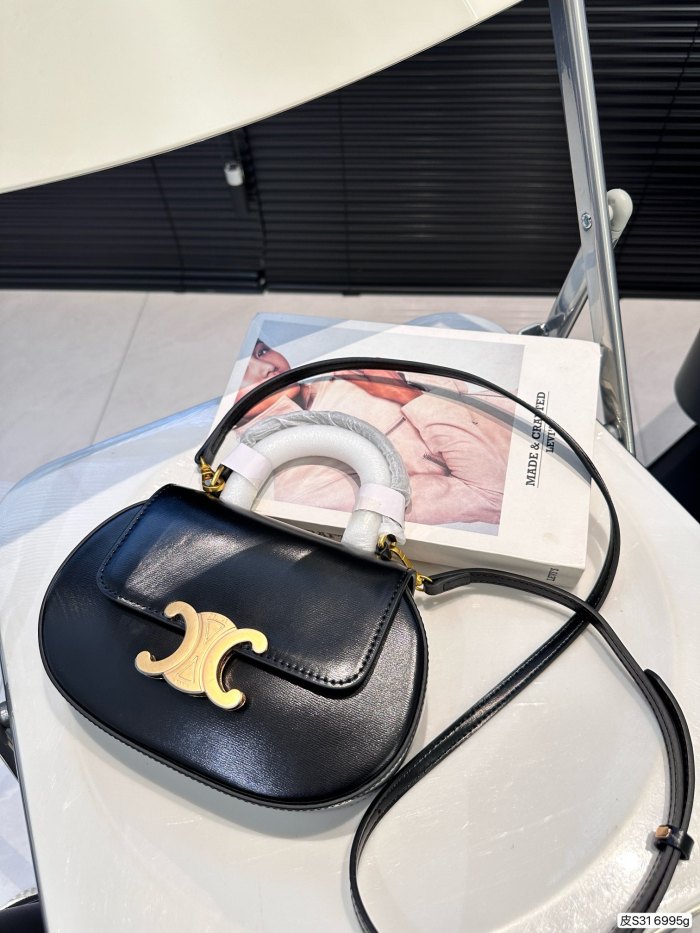超奇跡の入荷☆ セリーヌ スーパーコピー ショルダーバック