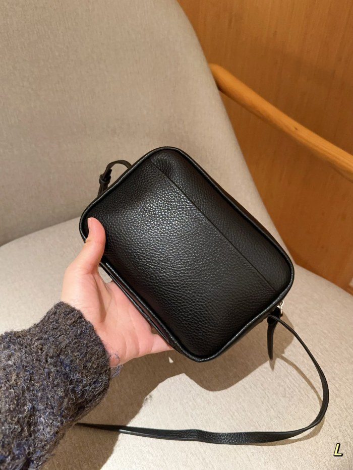 日本未入荷 バレンシアガ 偽物通販 Balenciaga クラシックカメラバッグ