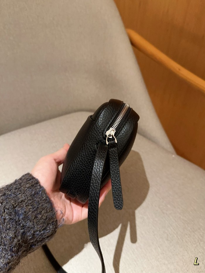 日本未入荷 バレンシアガ 偽物通販 Balenciaga クラシックカメラバッグ