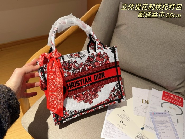超奇跡の入荷☆ ディオール 激安偽物 高密刺繍トートバッグ