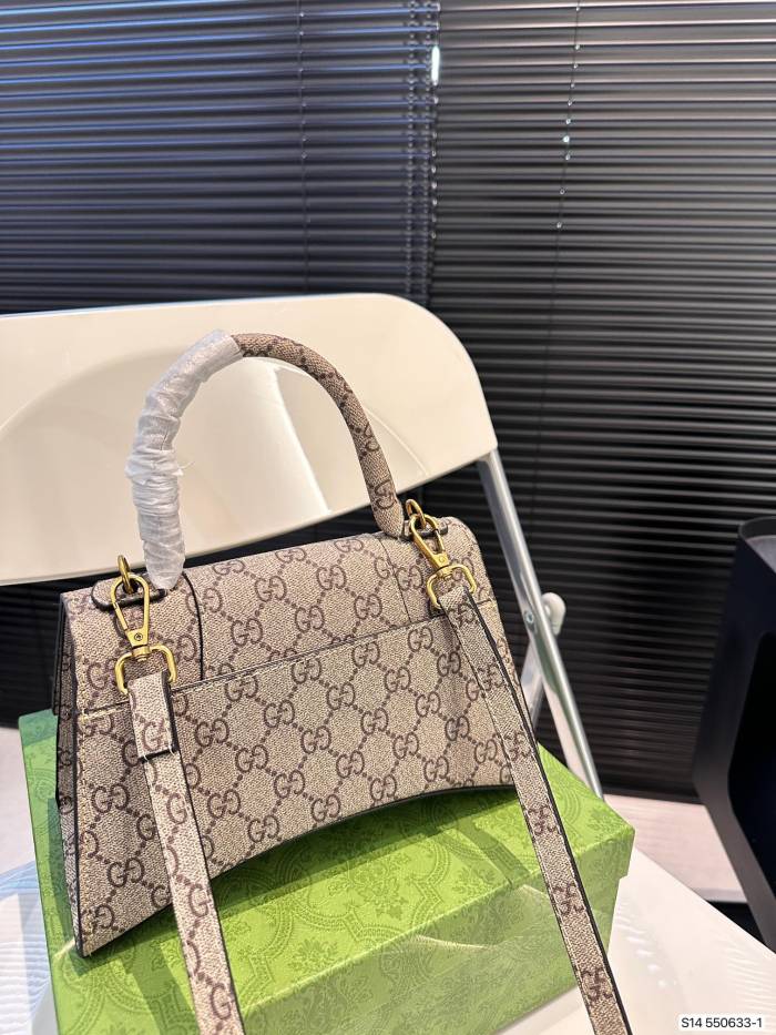 新作 GucciグッチxBalenciagaバレンシアガ コラボ限定の砂時計バッグ