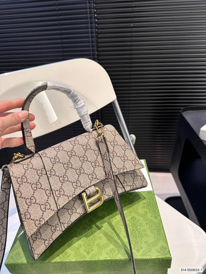 新作 GucciグッチxBalenciagaバレンシアガ コラボ限定の砂時計バッグ