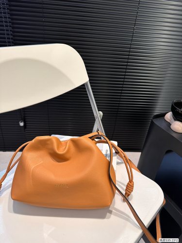超奇跡の入荷☆ ロエベ コピー ショルダーバッグ