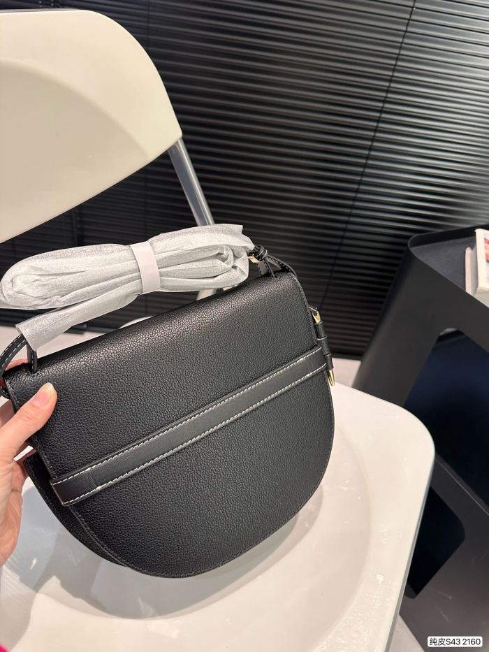 使い勝手良し ロエベ スーパーコピー ショルダーバッグ