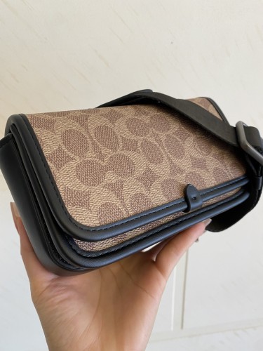 日本未入荷 コーチ n級品 新型男性バッグcharter携帯電話バッグ