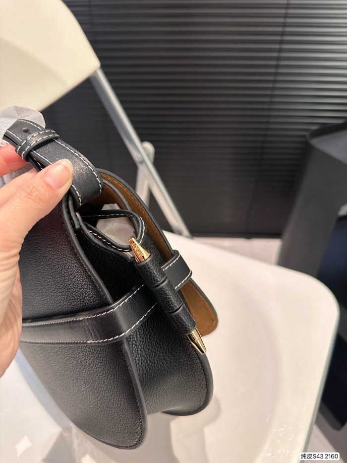使い勝手良し ロエベ スーパーコピー ショルダーバッグ