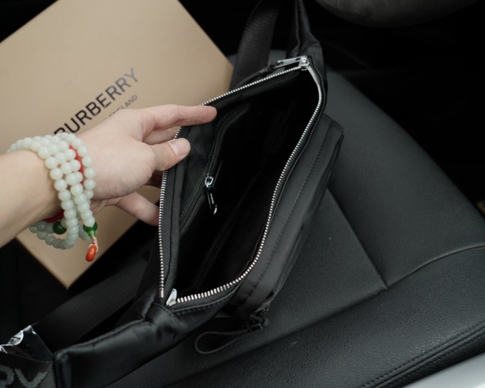超奇跡の入荷☆ バーバリー 激安偽物 ショルダーバック