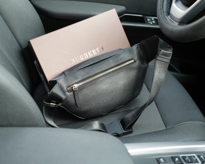大人気 バーバリー n級品 ショルダーバック