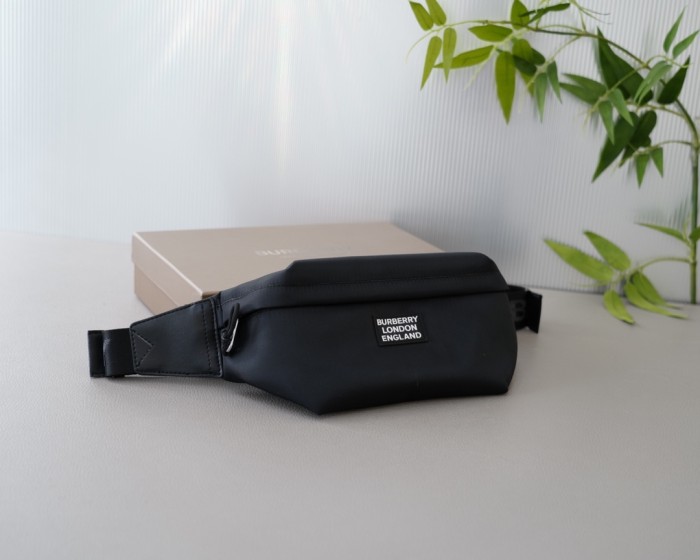日本未入荷 バーバリー 激安通販 ショルダーバック
