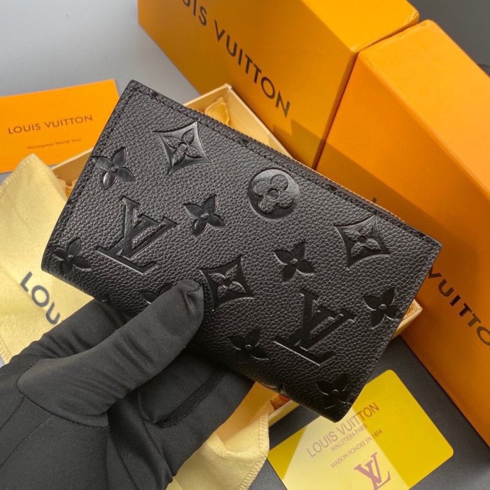 ★超人気 ルイヴィトン 偽物通販 短財布