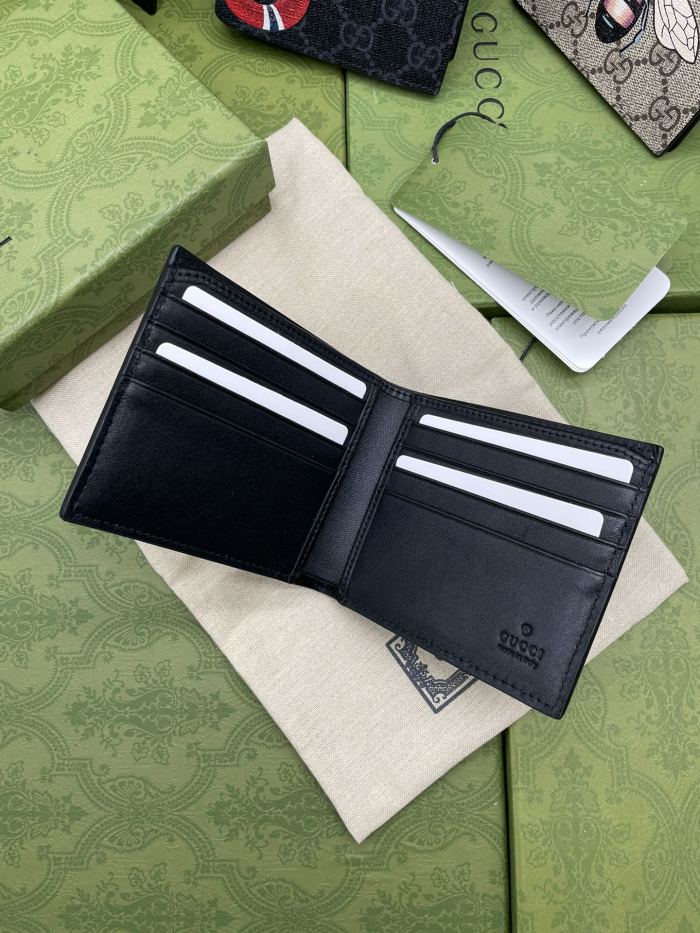 日本未入荷 グッチ n級品 短財布