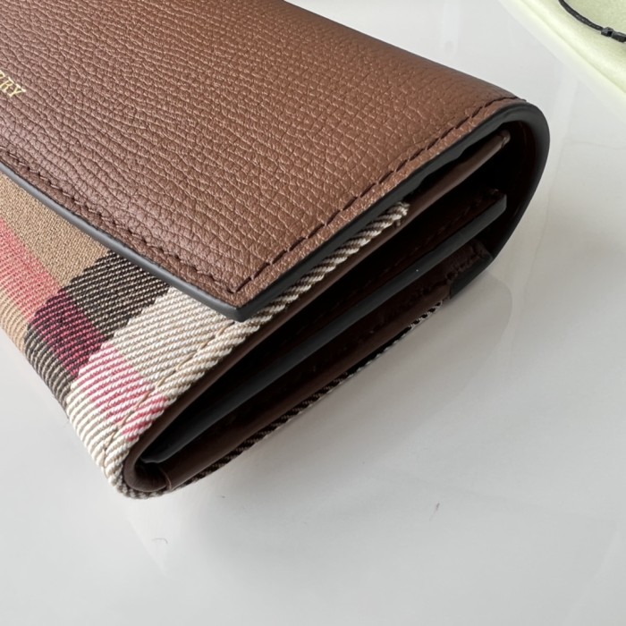 入手困難 バーバリー n級品 長財布