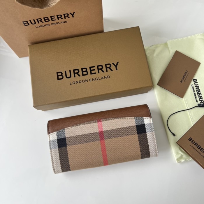 入手困難 バーバリー n級品 長財布