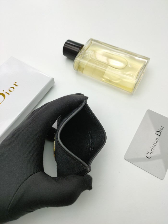 超奇跡の入荷☆ ディオール 偽物通販 短財布