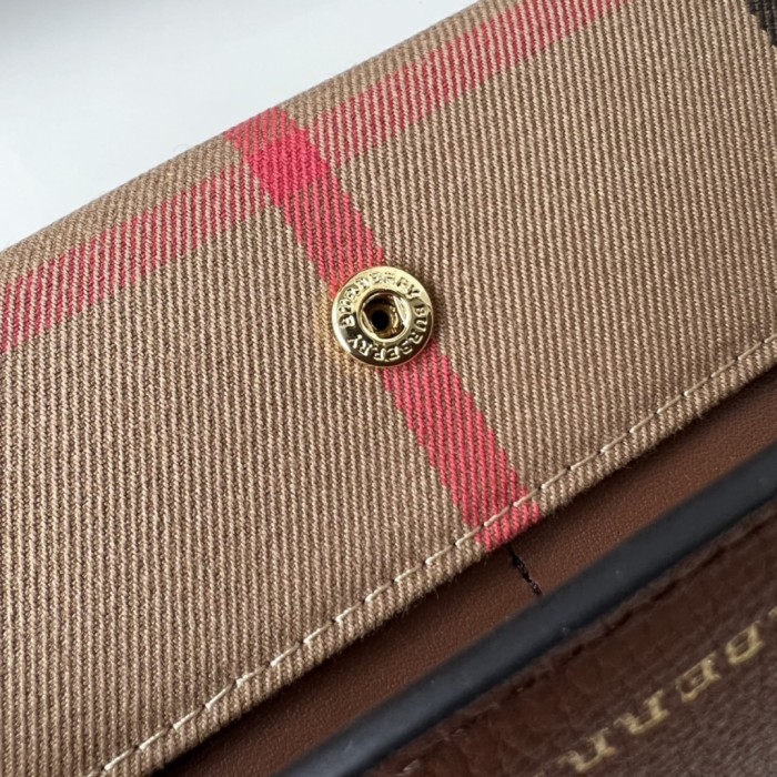 入手困難 バーバリー n級品 長財布